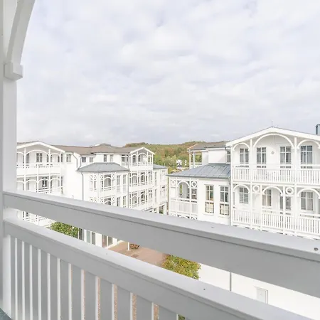 Stylische Mit Balkon Und Wlan Im Seepark * Sellin (Rugen)